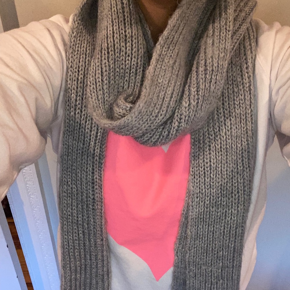 Hand knit- gray scarf (baby wool yarn) - Picture 3 of 3